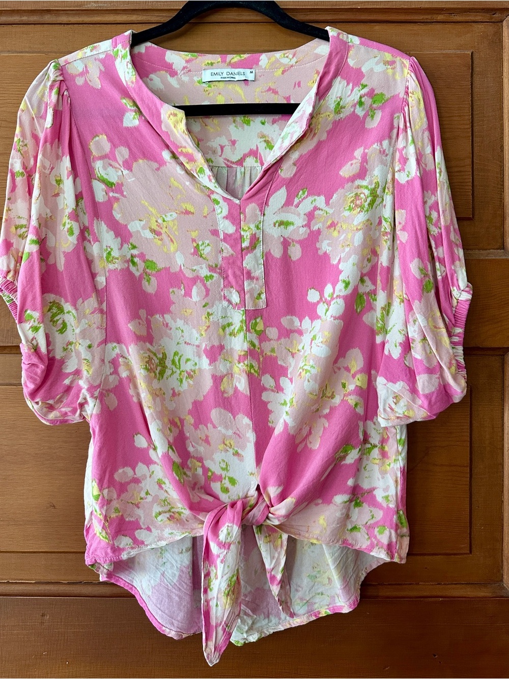 Emily Daniels Pink Floral Tie-Front Blouse! Elastic sleeve ends, sz M & EUC! 🌺